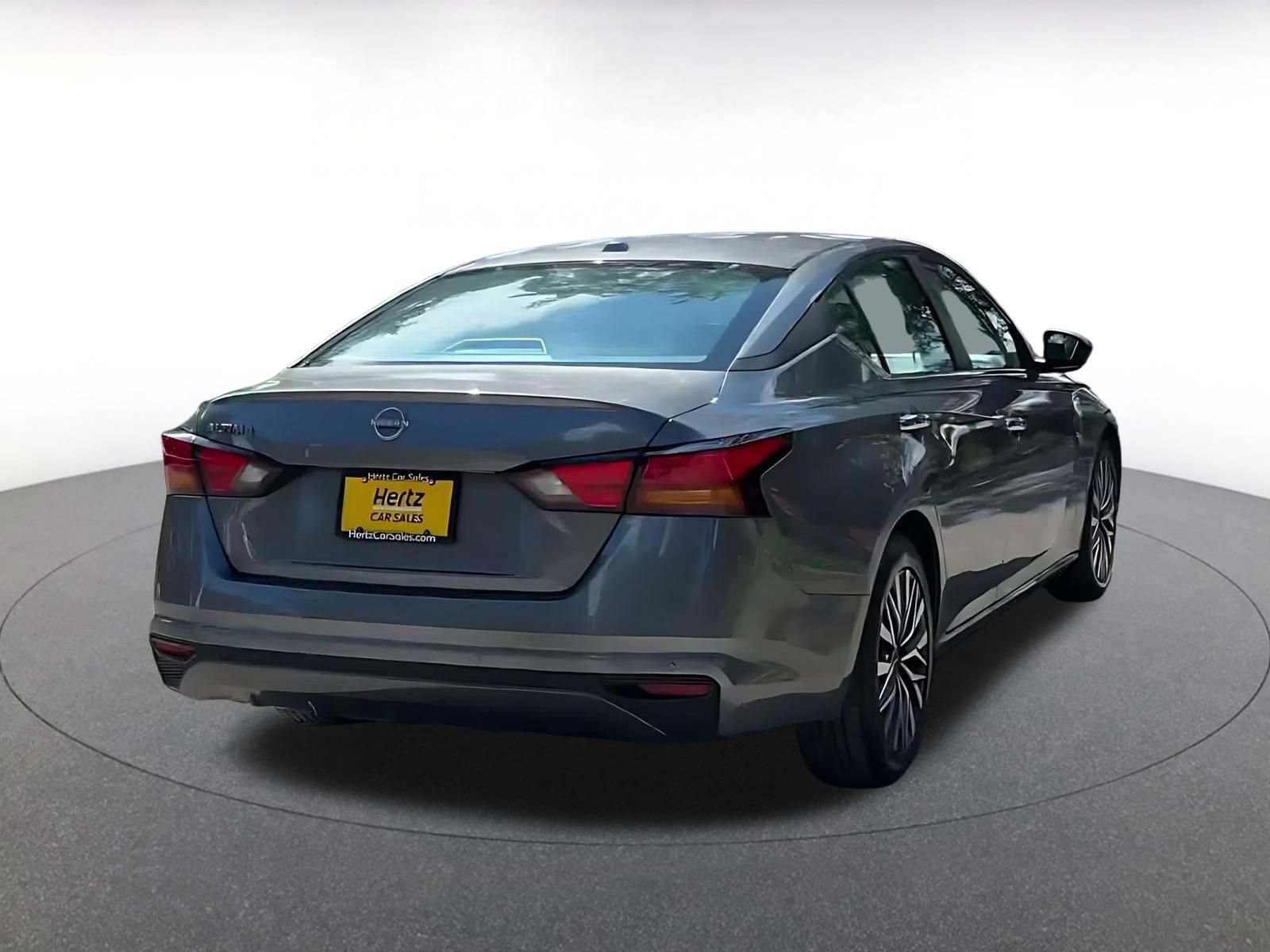 Used 2025 Nissan Altima 2.5 SV FWD image 13