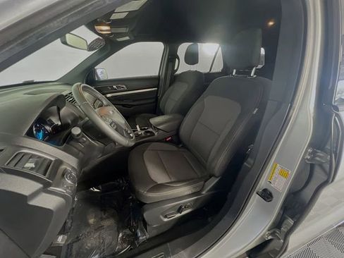 Used 2019 Ford Explorer XLT w/ Equipment Group 201A FWD image 10