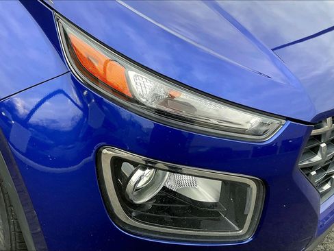 Used 2020 Hyundai Venue SEL image 32