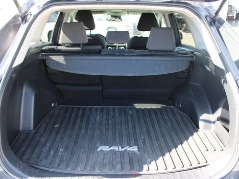Used 2021 Toyota RAV4 XLE AWD/4WD image 9