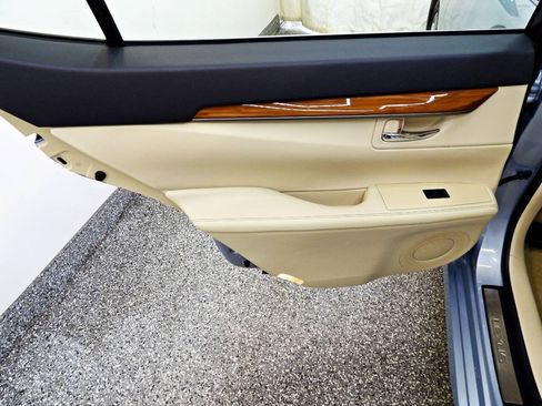 Used 2013 Lexus ES 300h w/ Luxury Pkg FWD image 9