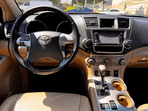 Used 2013 Toyota Highlander SE AWD/4WD image 21