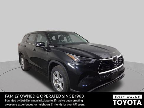 Used 2023 Toyota Highlander L AWD/4WD image 4