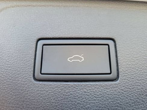 Certified 2024 Volkswagen Atlas SE FWD image 8