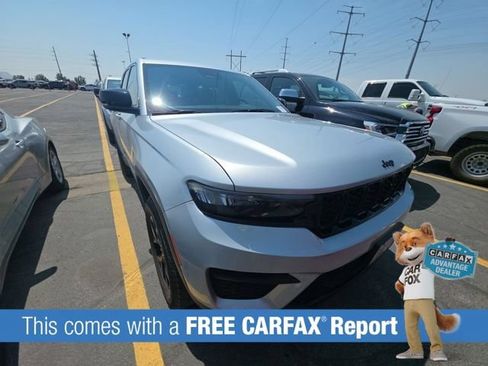 Used 2024 Jeep Grand Cherokee Altitude AWD/4WD image 2