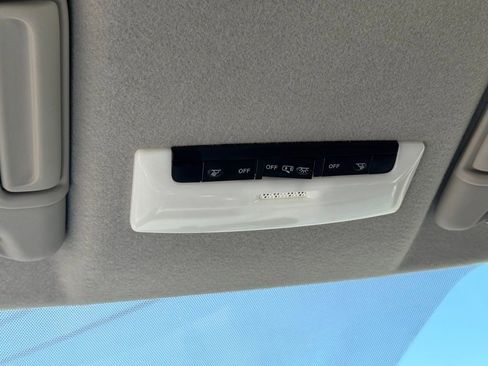 Used 2018 Nissan Kicks SV FWD image 26