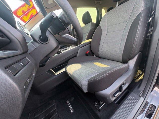 Used 2023 Nissan Rogue SV FWD image 12