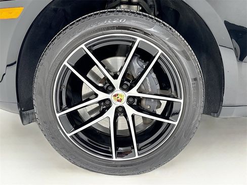 Used 2025 Porsche Macan image 35
