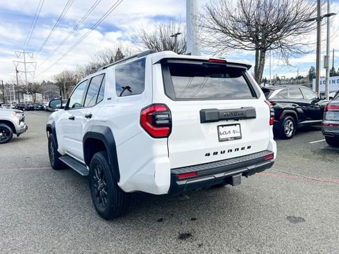 Used 2025 Toyota 4Runner SR5 image 9