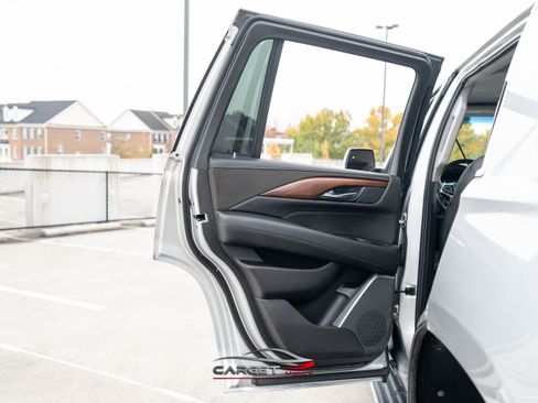 Used 2019 Cadillac Escalade Luxury image 39