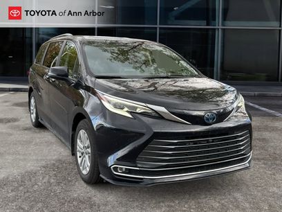 Used 2023 Toyota Sienna Platinum