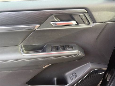 Used 2025 GMC Acadia Elevation image 16