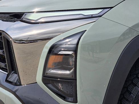 Used 2025 Chevrolet Equinox ACTIV image 15