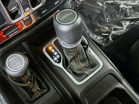 Used 2021 Jeep Gladiator Mojave AWD/4WD image 32