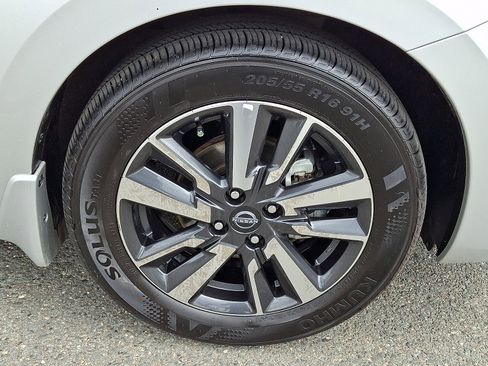 Certified 2025 Nissan Versa SV w/ Trunk Package FWD image 9