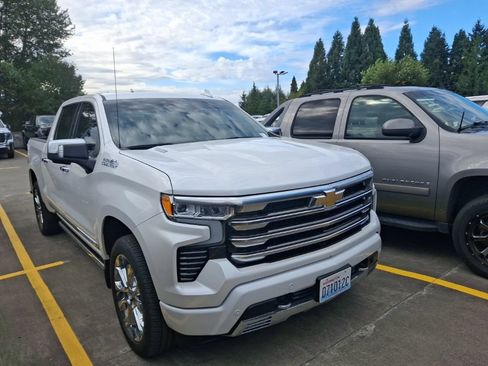 Used 2023 Chevrolet Silverado 1500 High Country w/ High Country Premium Package AWD/4WD image 2