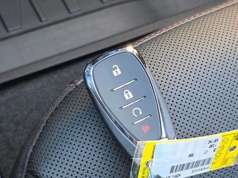 New 2026 Chevrolet Trax RS w/ Sunroof Package image 32