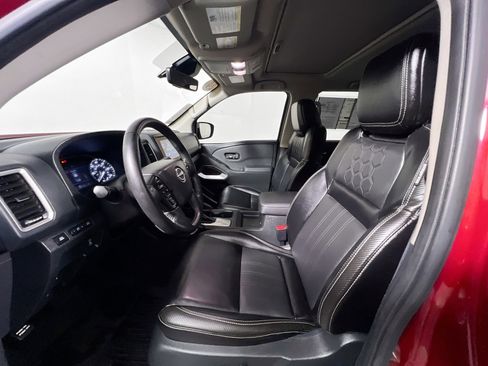 Used 2024 Nissan Frontier SL image 14