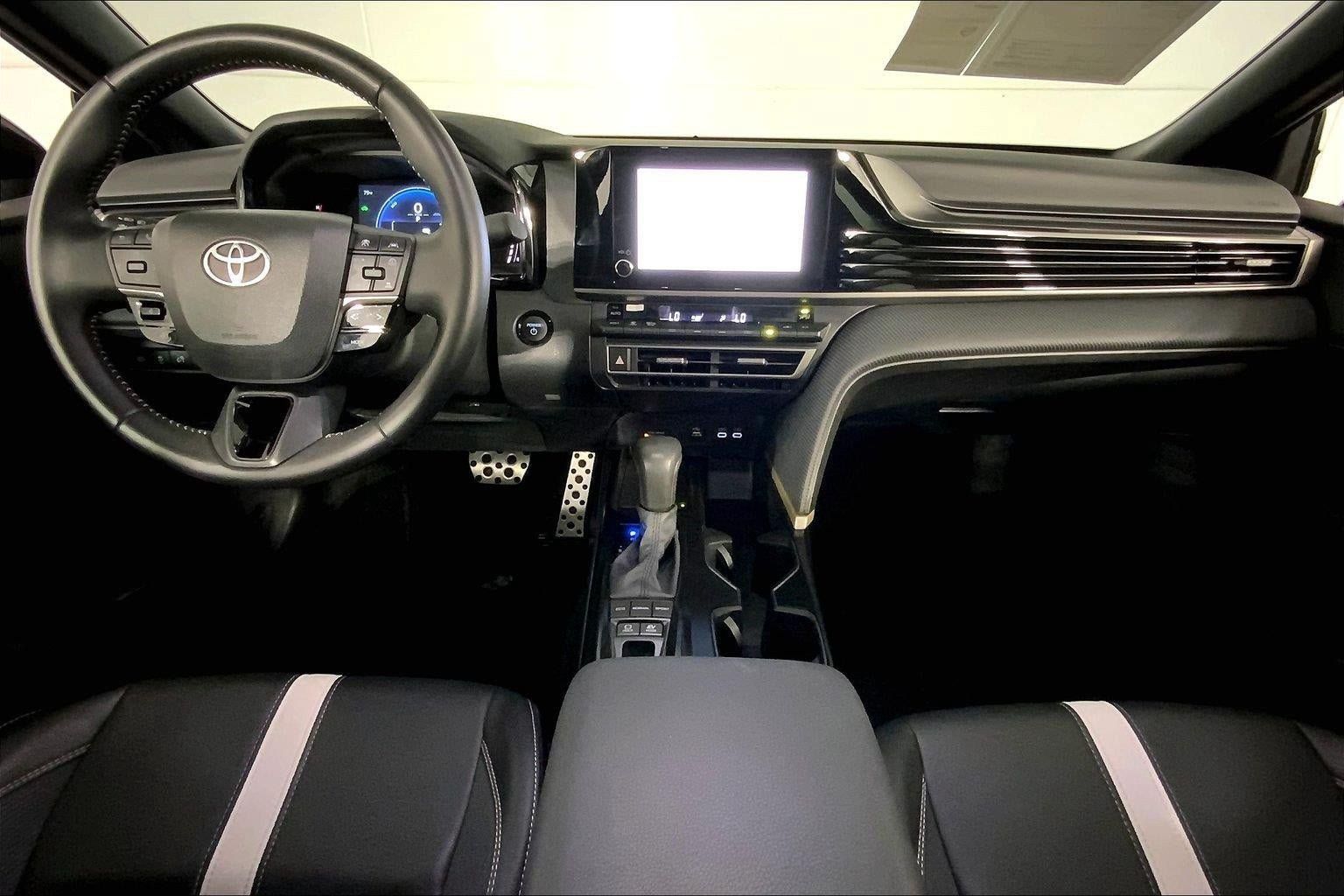 Used 2025 Toyota Camry SE FWD image 15