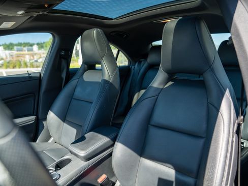 Used 2015 Mercedes-Benz CLA 250 4MATIC image 5
