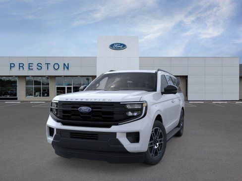 New 2026 Ford Expedition Active image 2