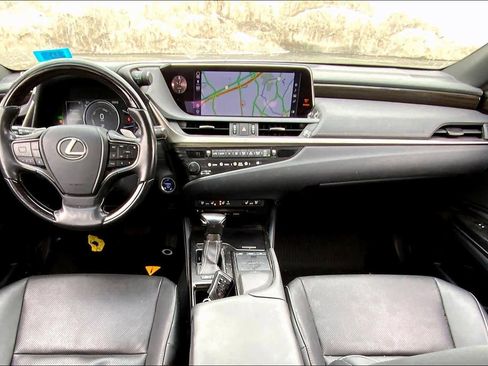 Used 2019 Lexus ES 300h w/ Premium Package image 16