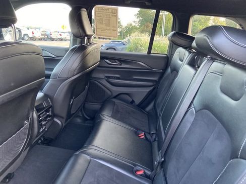 Used 2024 Jeep Grand Cherokee Altitude RWD image 17