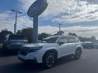 Used 2025 Subaru Forester Premium w/ Convenience Package #1