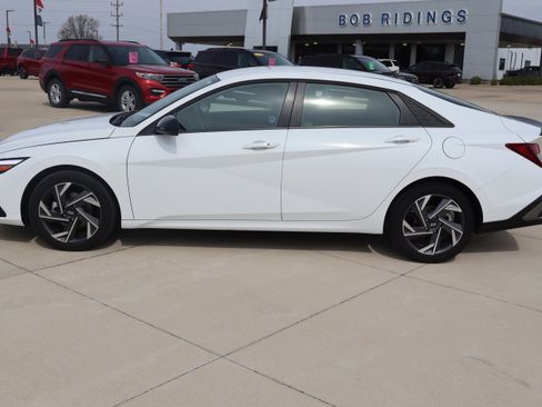 Used 2025 Hyundai Elantra Sport image 8
