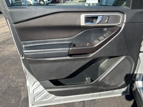 Used 2020 Ford Explorer XLT image 33