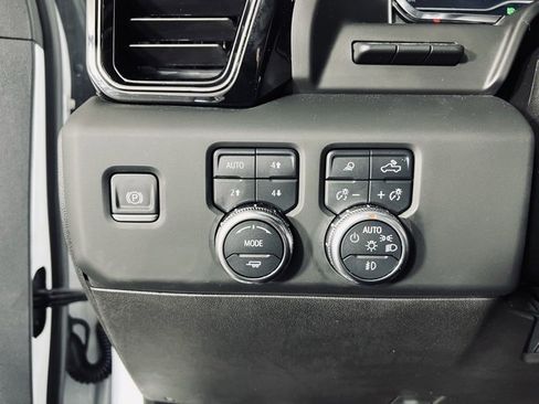 Used 2025 GMC Sierra 2500 AT4 w/ AT4 Premium Plus Package image 22