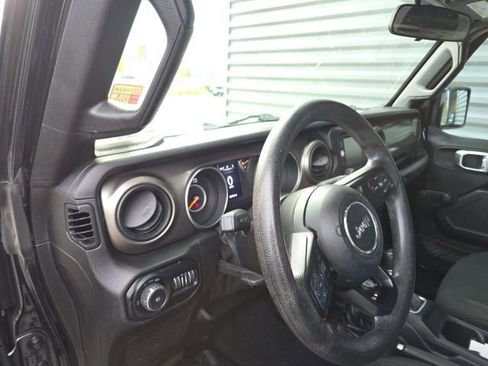 Used 2018 Jeep Wrangler Unlimited Sport image 10