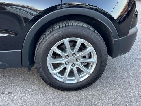 Used 2021 Cadillac XT4 Luxury w/ Cold Weather Package image 9