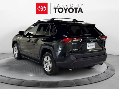 Used 2020 Toyota RAV4 XLE image 4