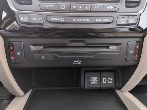 Certified 2020 Honda Pilot Touring image 21