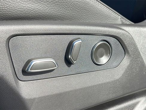 New 2026 GMC Yukon XL Denali w/ Denali Reserve Package image 13