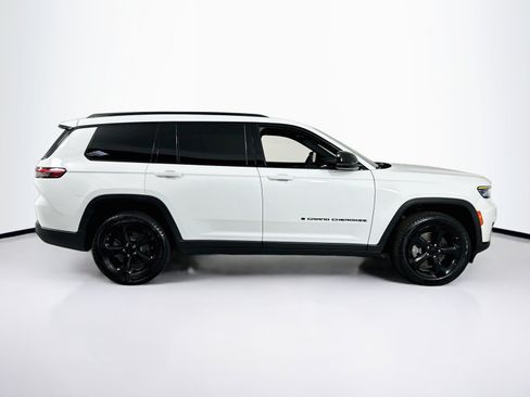 Used 2023 Jeep Grand Cherokee L Laredo RWD image 4