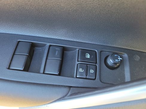 Used 2022 Toyota Corolla Cross XLE image 22