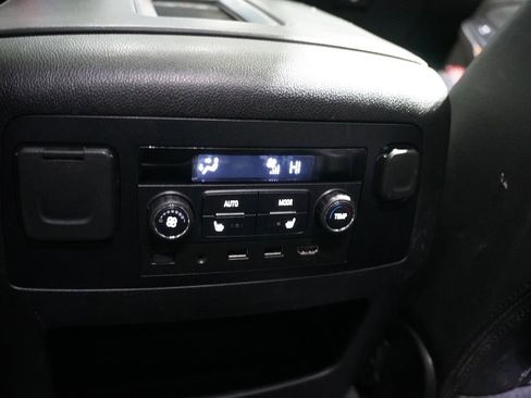 Used 2020 Chevrolet Suburban Premier image 5