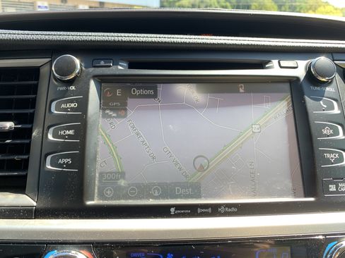 Used 2018 Toyota Highlander XLE FWD image 24