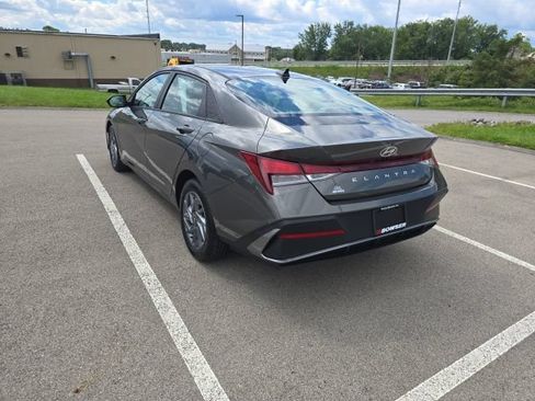 Used 2024 Hyundai Elantra SEL FWD image 3