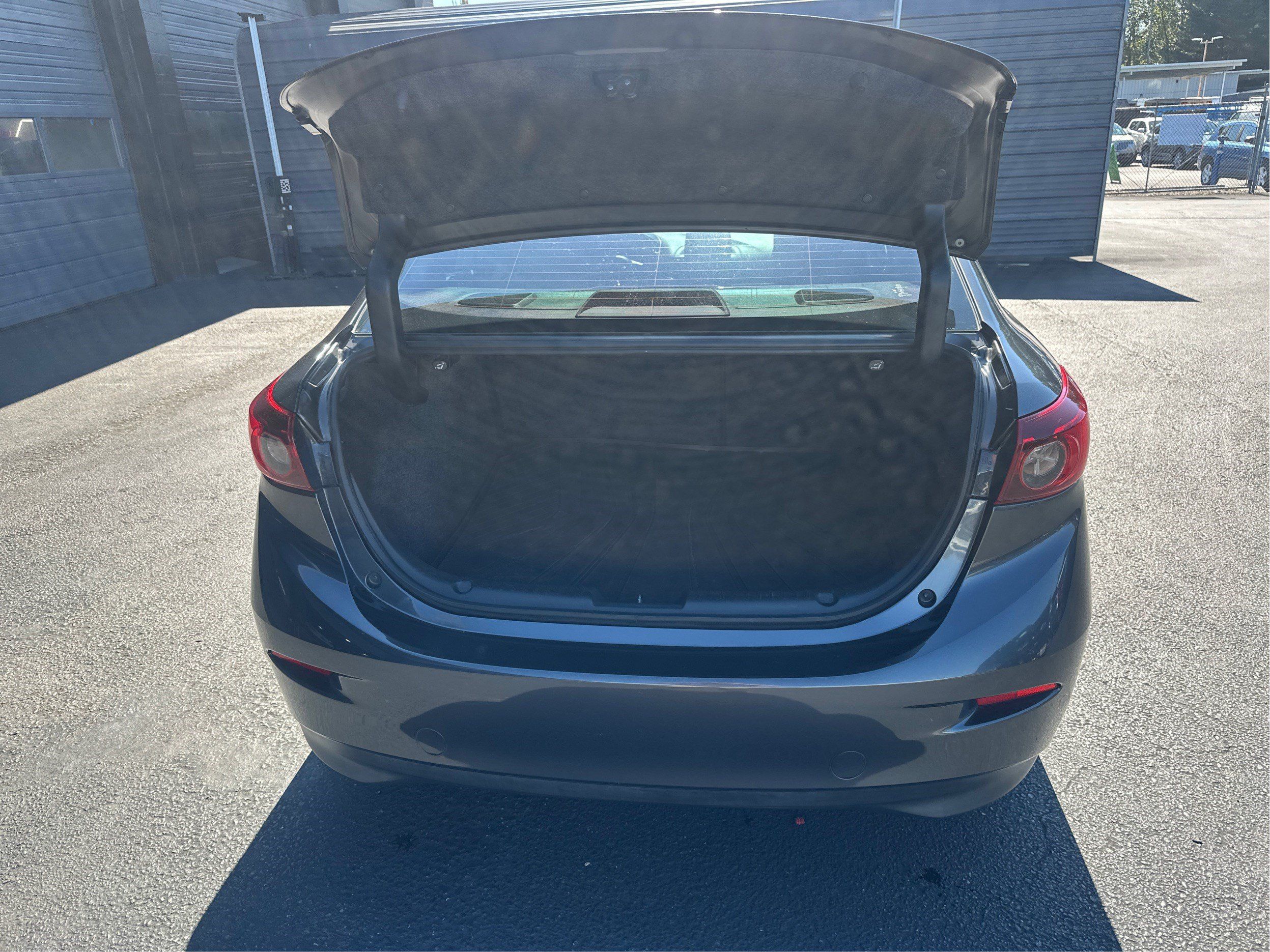 Used 2017 MAZDA MAZDA3 Grand Touring FWD image 11