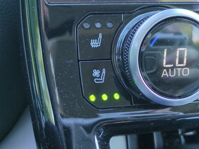 Used 2023 Toyota Highlander Limited AWD/4WD image 23