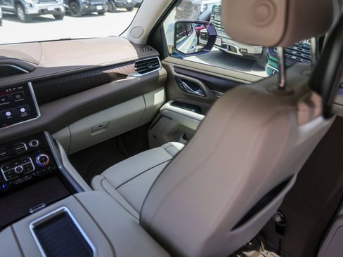 Used 2023 GMC Yukon Denali w/ Denali Reserve Package AWD/4WD image 32
