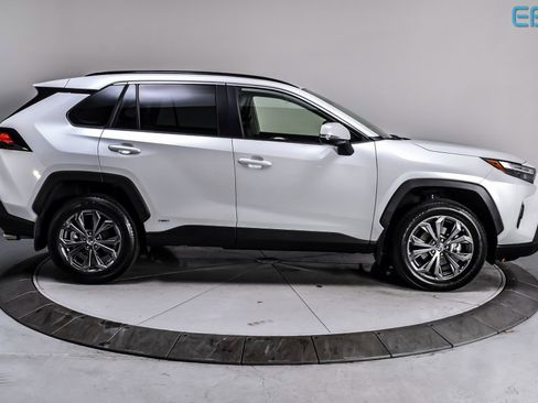 Used 2024 Toyota RAV4 XLE Premium image 7