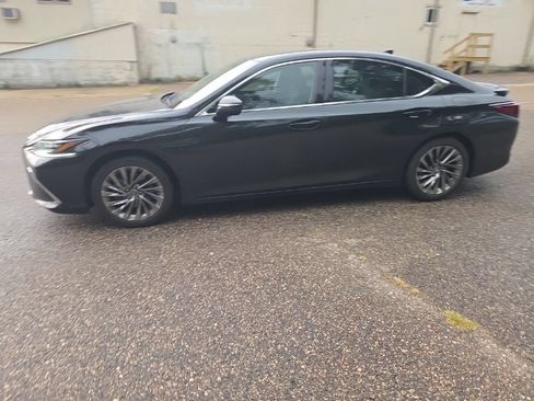 Used 2024 Lexus ES 300h Ultra Luxury w/ Accessory Package (Z1) FWD image 7