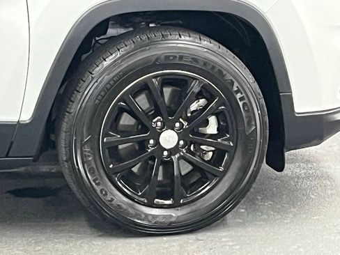 Used 2022 Jeep Cherokee Latitude Lux image 37