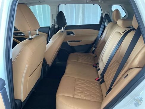Used 2023 Nissan Rogue Platinum w/ Platinum Premium Package FWD image 8