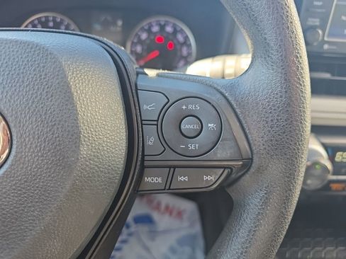 Used 2022 Toyota RAV4 XLE w/ Convenience Package image 24