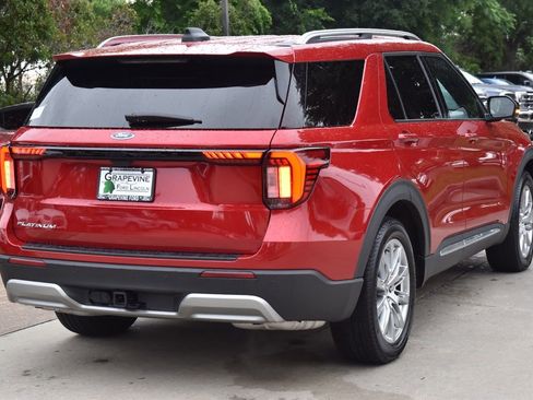 Certified 2025 Ford Explorer Platinum RWD image 8